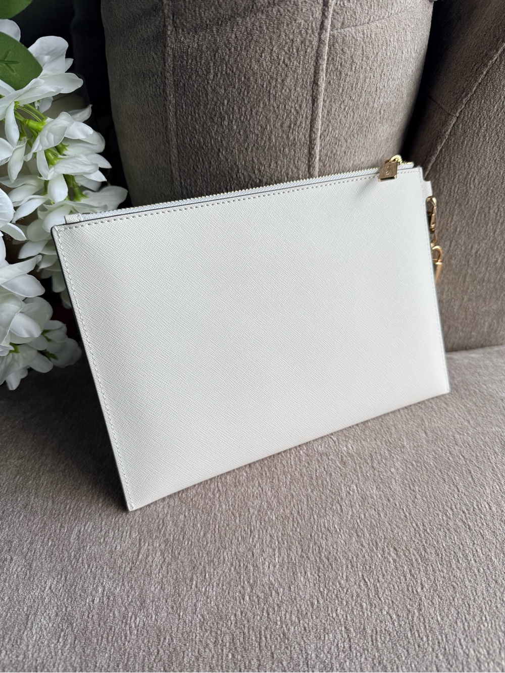 MICHAEL KORS White Saffiano Leather Clutch NWT - Picture 2 of 5
